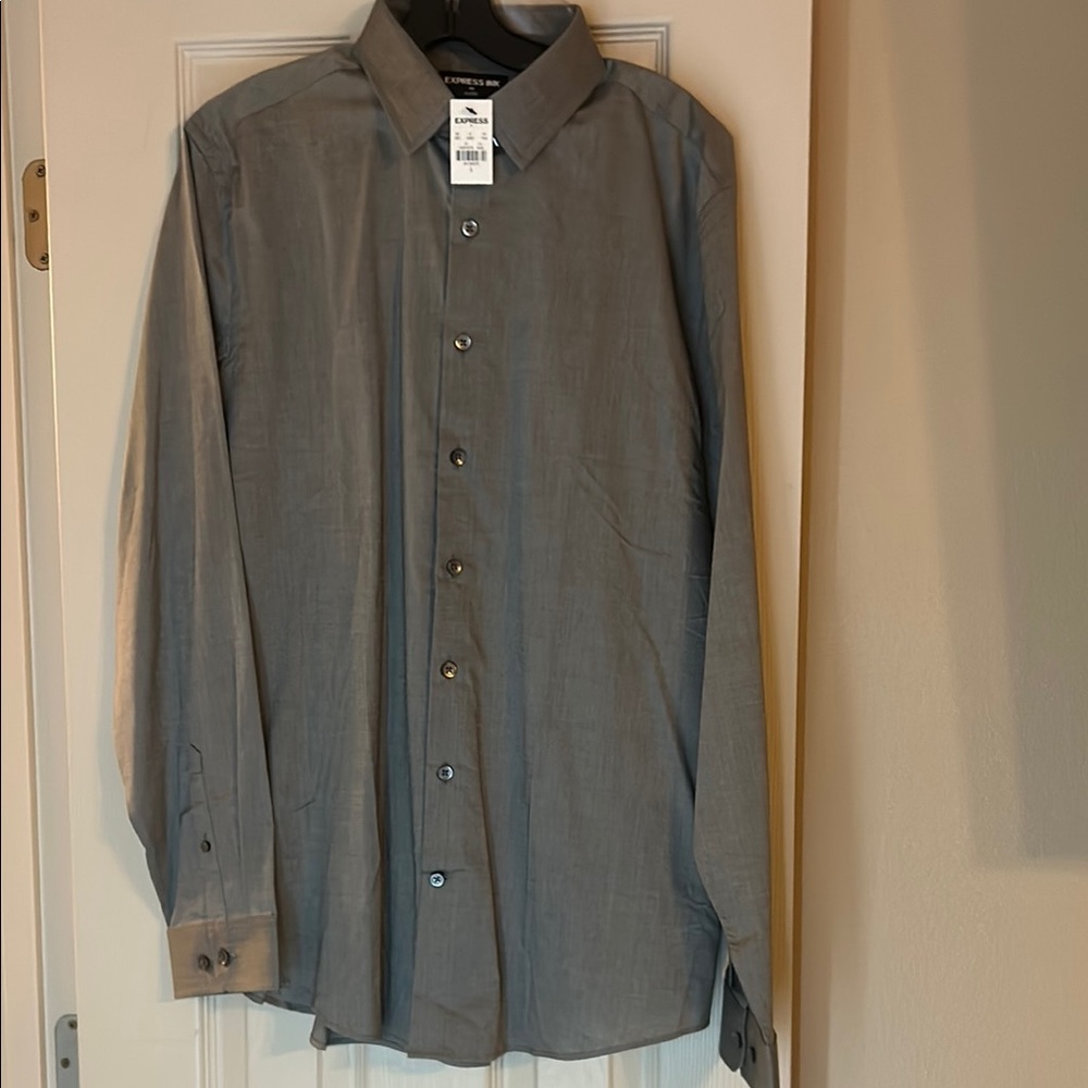 Men's Gray Button-Up Shirt